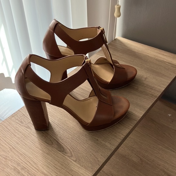 Tan Michael Kors heel! - Picture 2 of 4